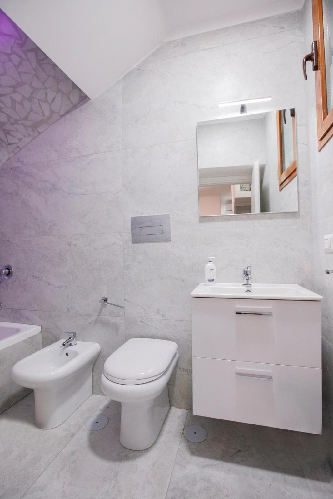 B&B Le Stanze Di Aurora Napels Buitenkant foto